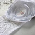 Bridal Garter in White Stre..