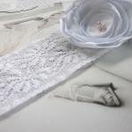 Bridal Garter in White Stre..