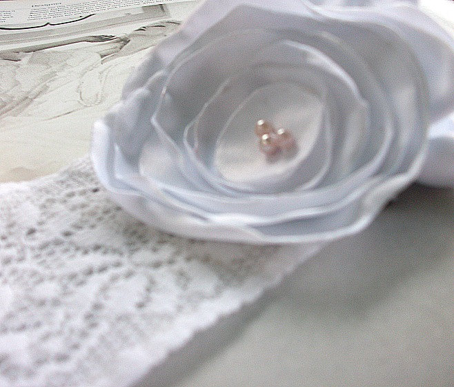 Bridal Garter in White Stretch Lace and Satin Flower
