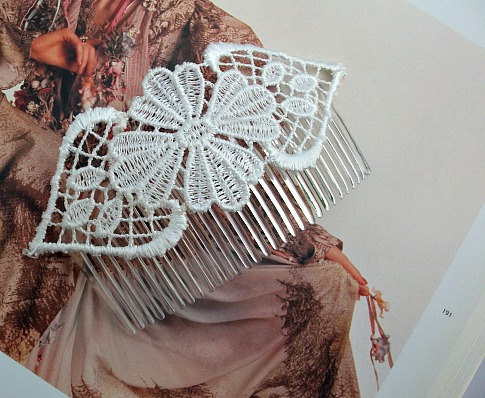 Hair Head Piece/Comb in Ivory Venice Lace